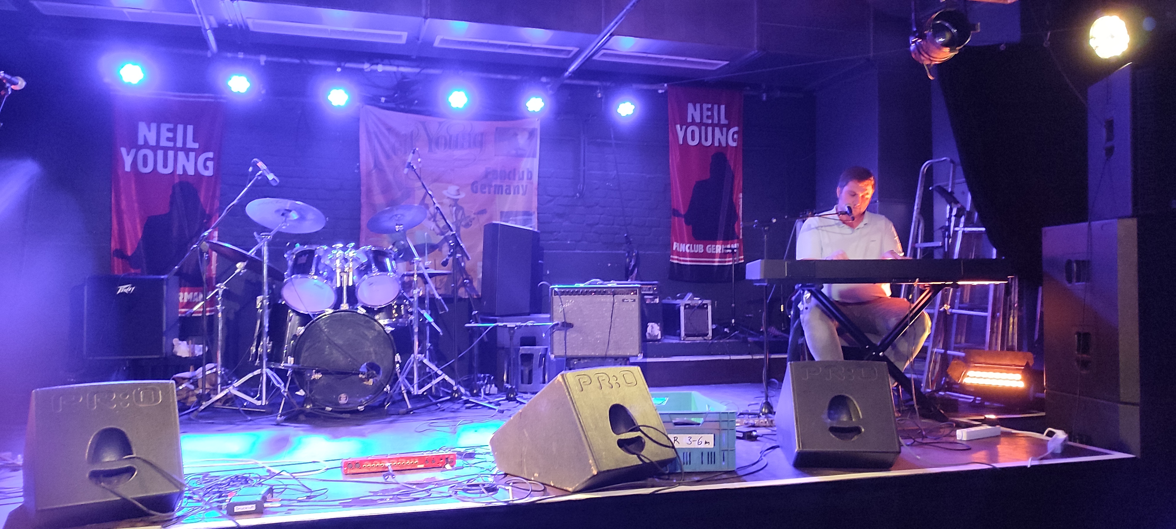 NeilYoung80thBirthdayTribute-2025-11-12DruckluftOberhausenGermany (3).jpg